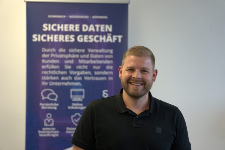 Dominik Lange vor dem CMD-Roll-up „Sichere Daten, sicheres Geschäft“
